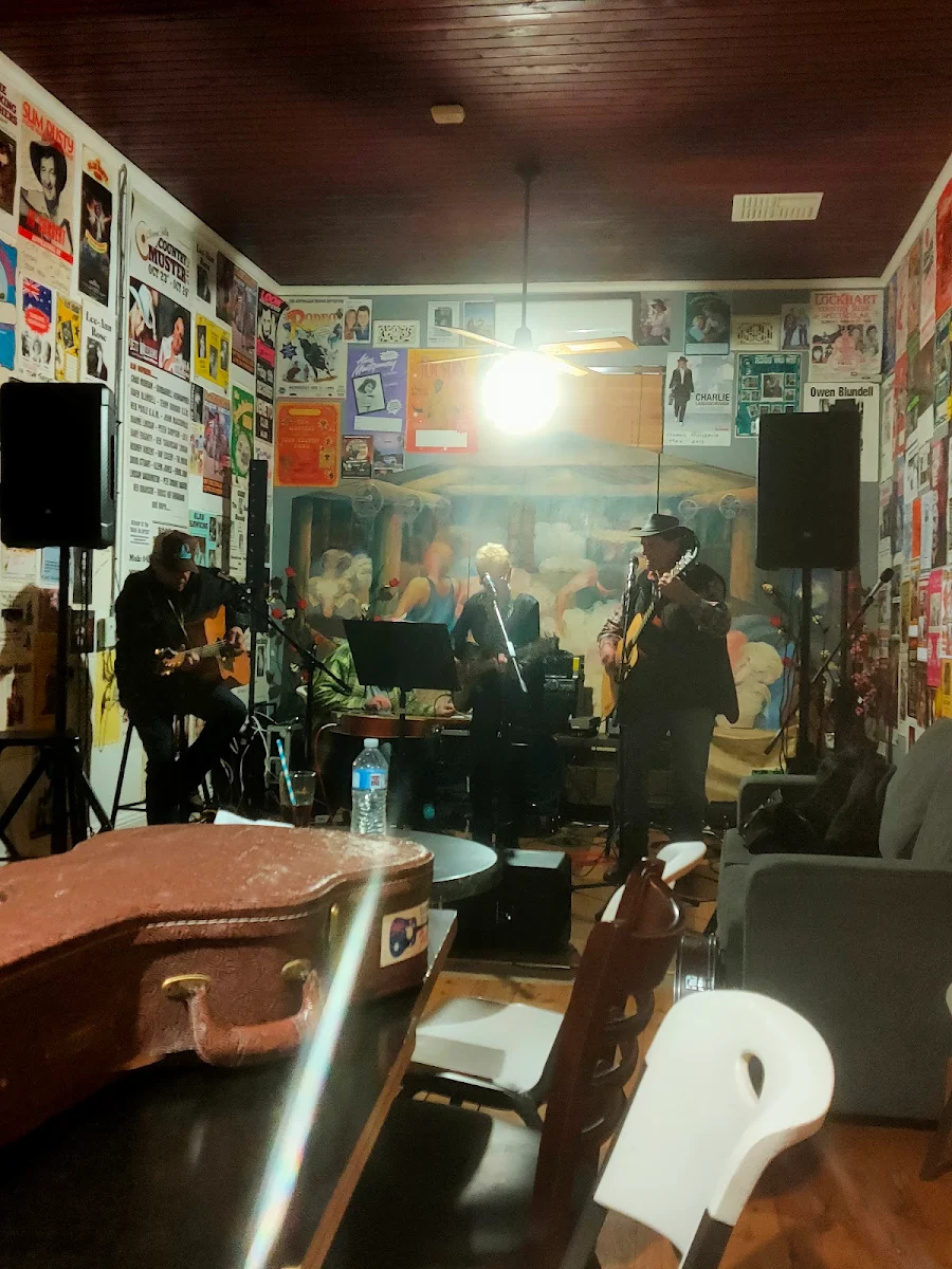 Vibe, Tumblong Tavern