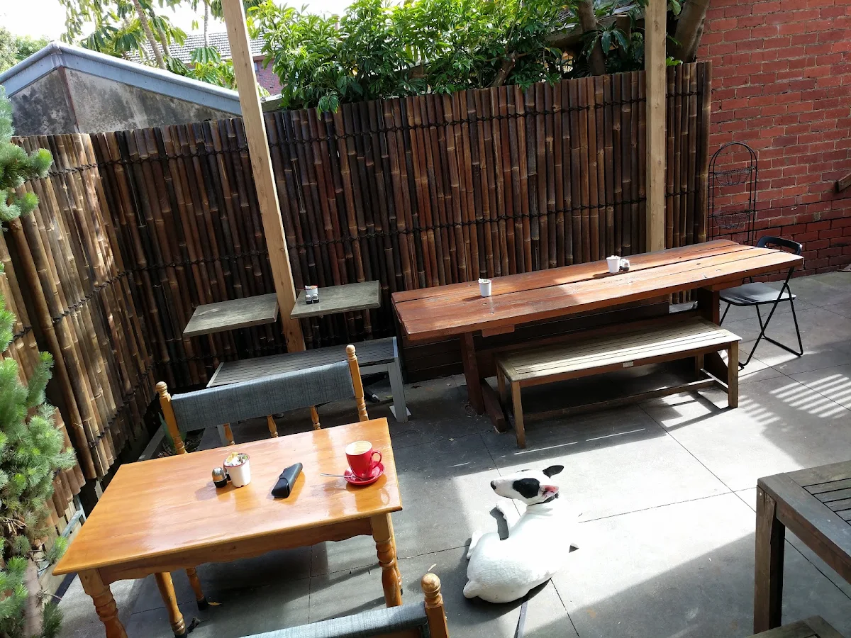 Vibe, Fress Cafe