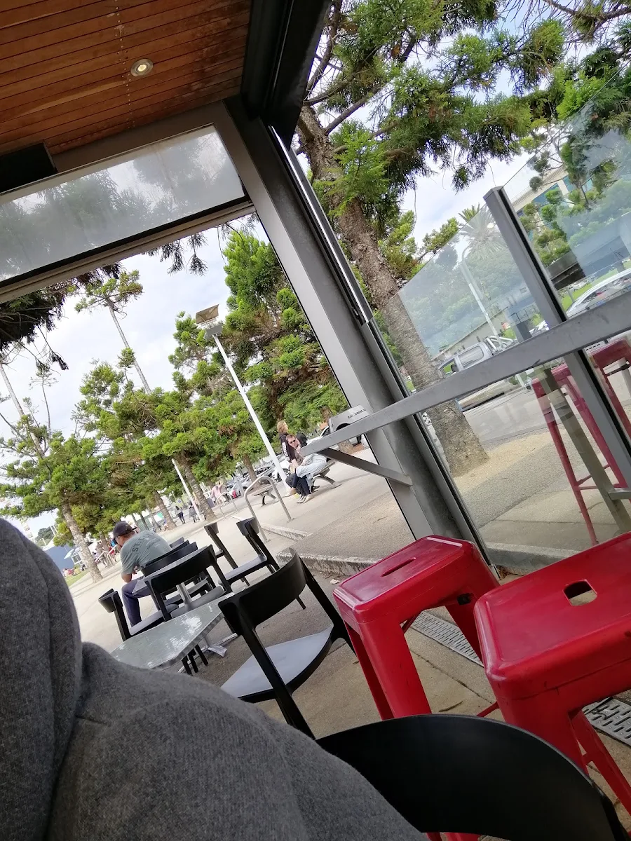 Vibe, Sole Waterfront Cafe