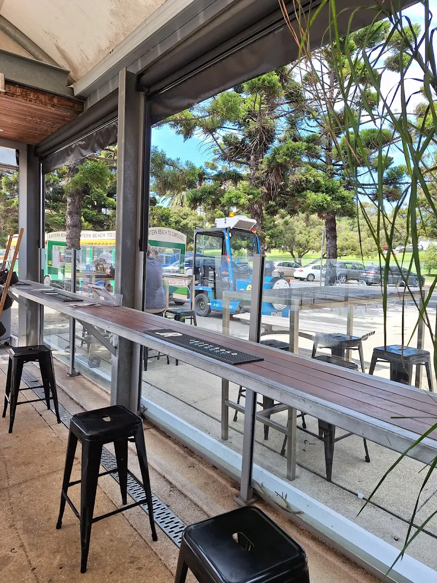 Vibe, Sole Waterfront Cafe