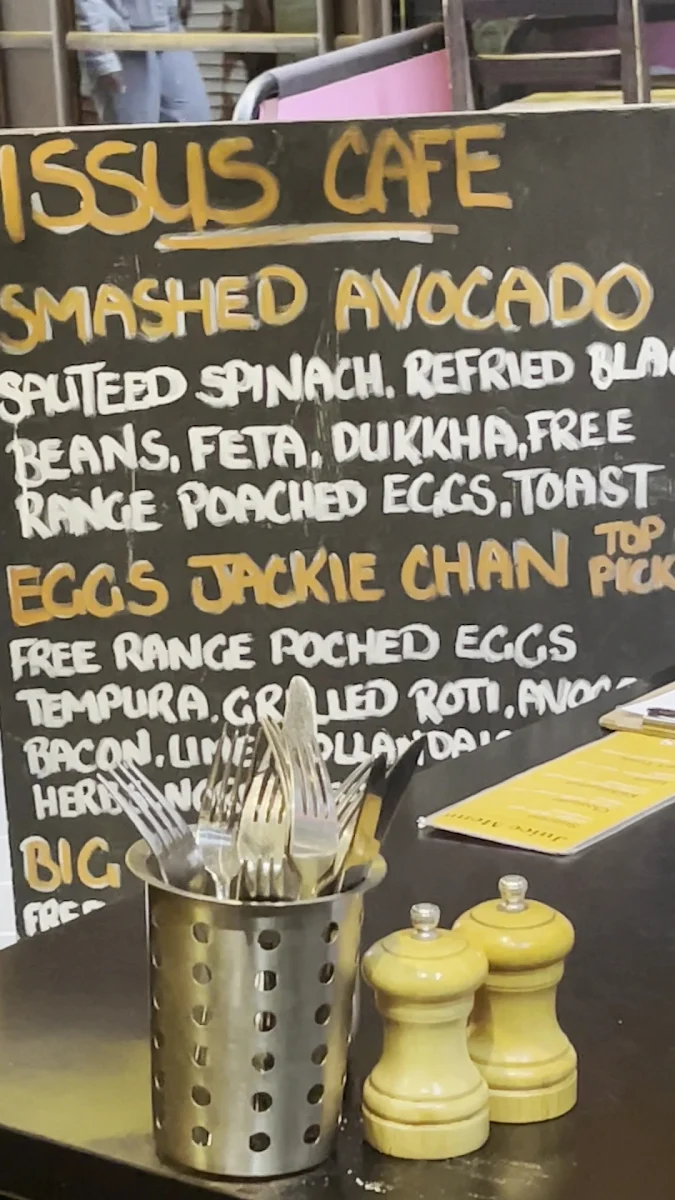 Menu, Cafe Issus
