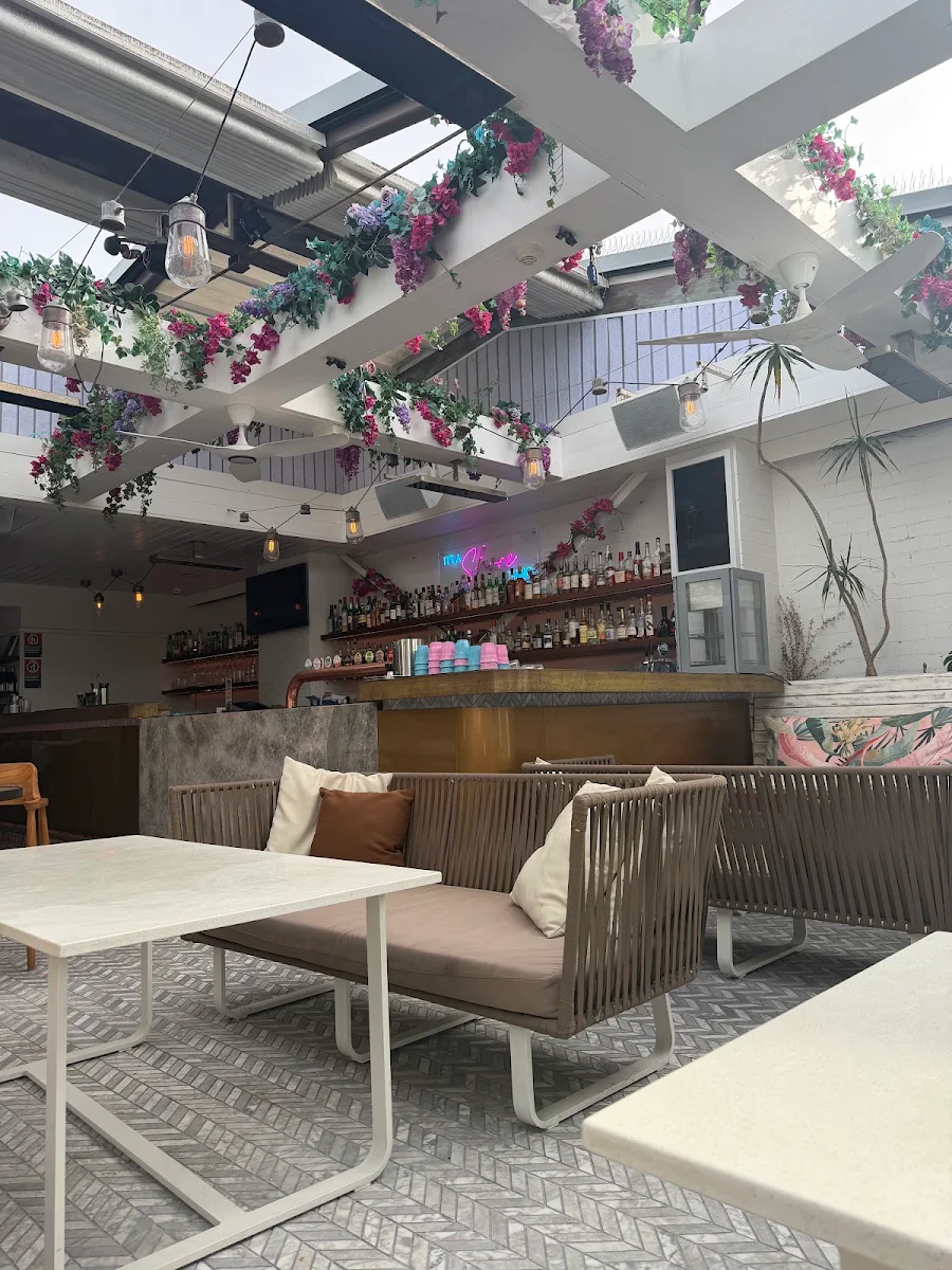 Vibe, Shore Beach Club