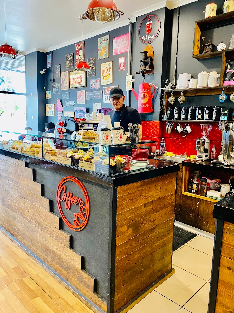 Vibe, Red Door Cafe