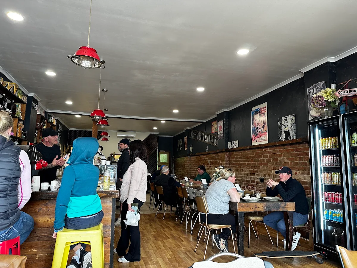 Vibe, Red Door Cafe