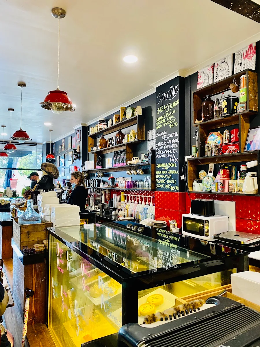 Vibe, Red Door Cafe