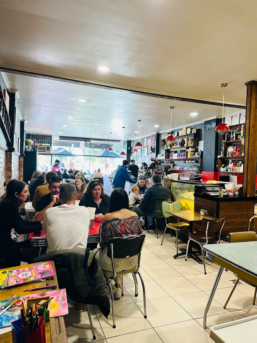 Vibe, Red Door Cafe