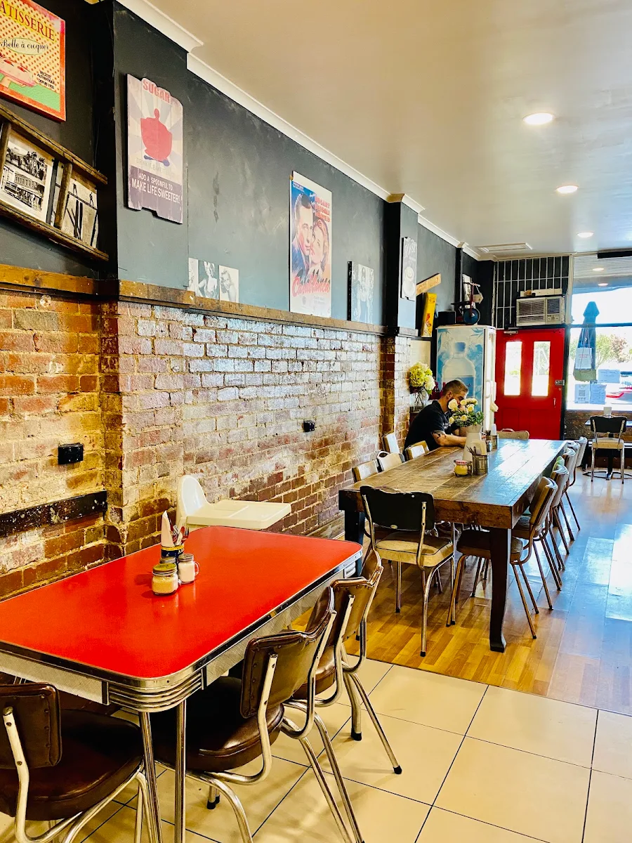 Vibe, Red Door Cafe