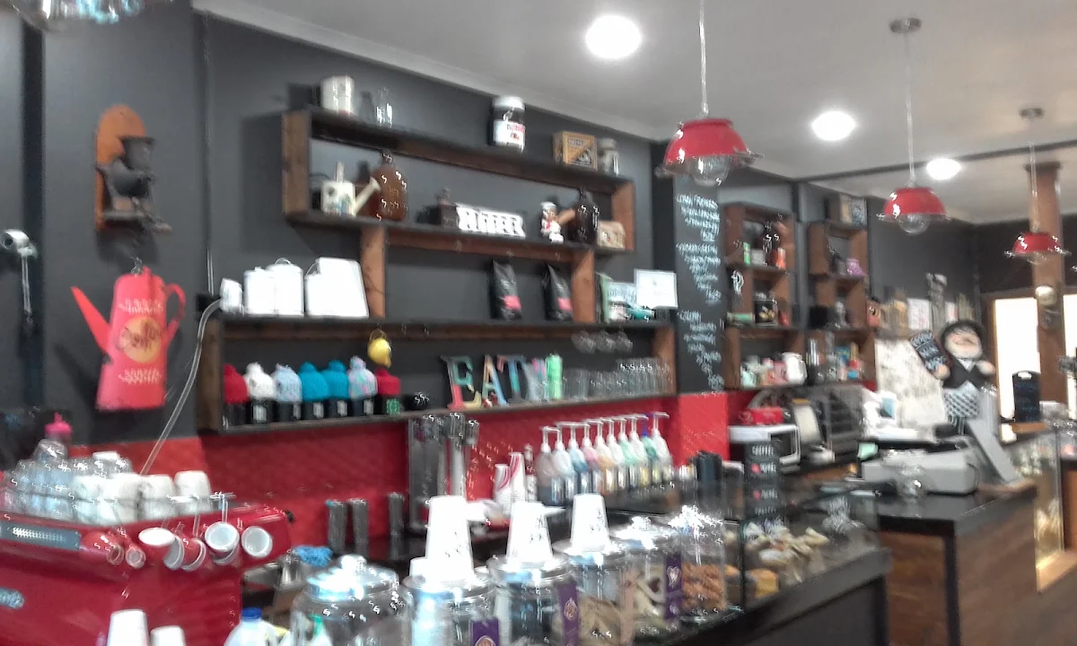 Vibe, Red Door Cafe