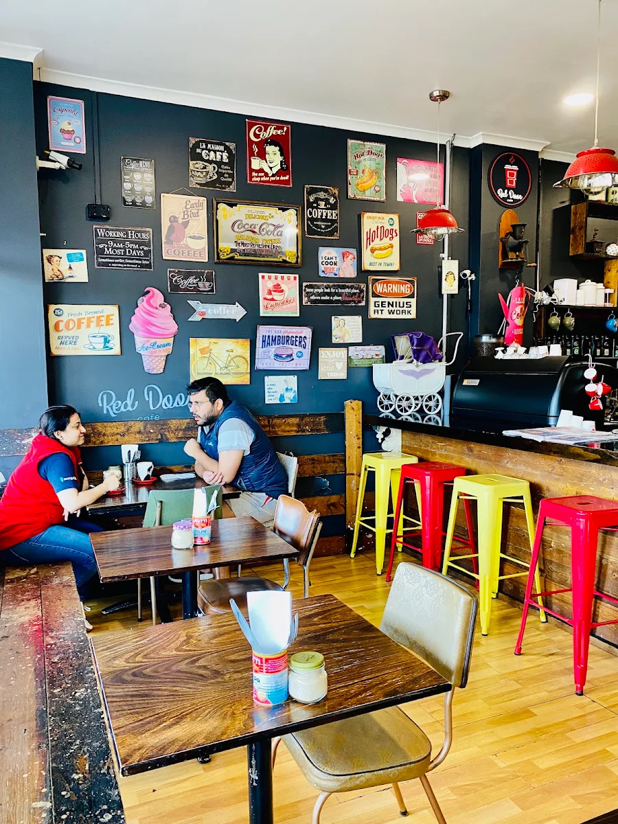 Vibe, Red Door Cafe