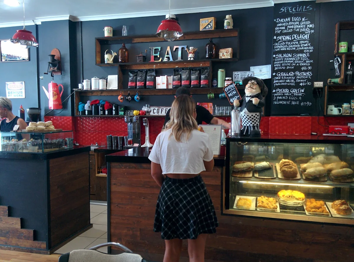 Vibe, Red Door Cafe