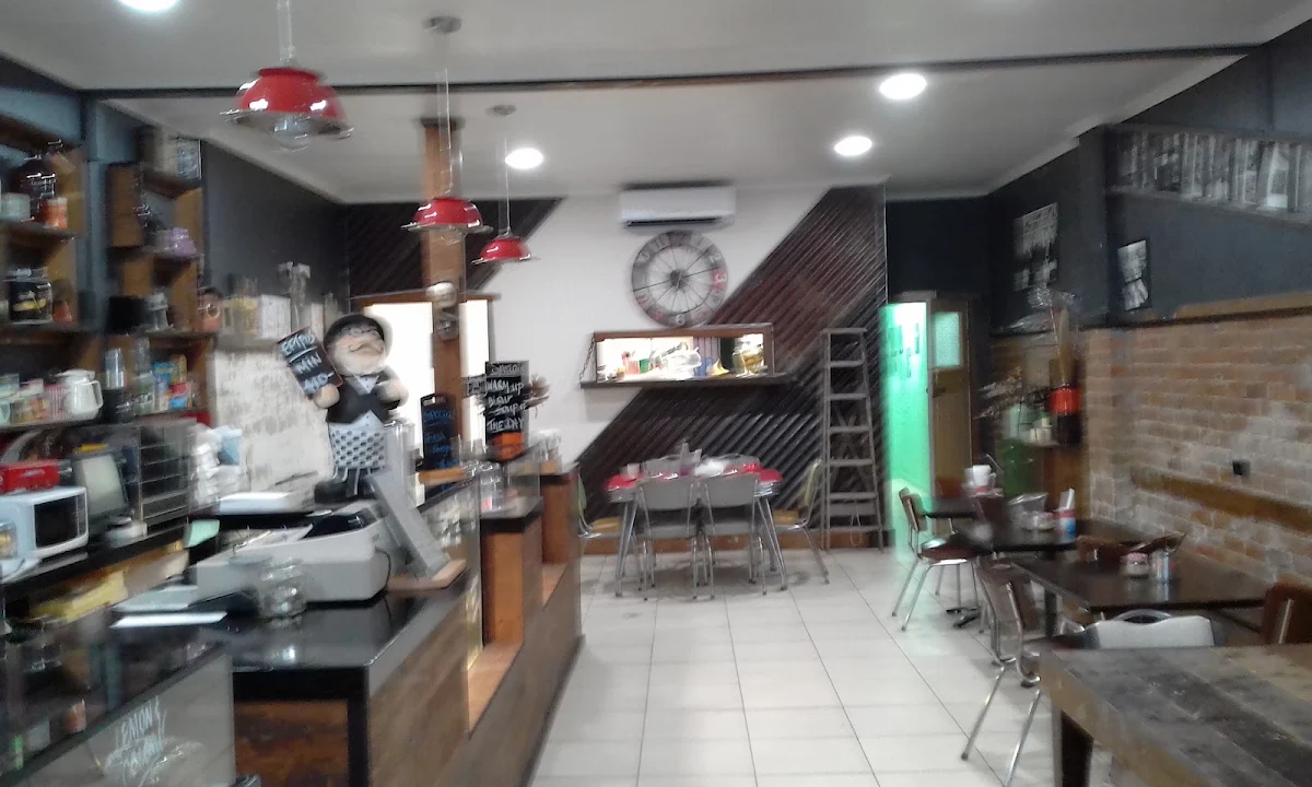 Vibe, Red Door Cafe
