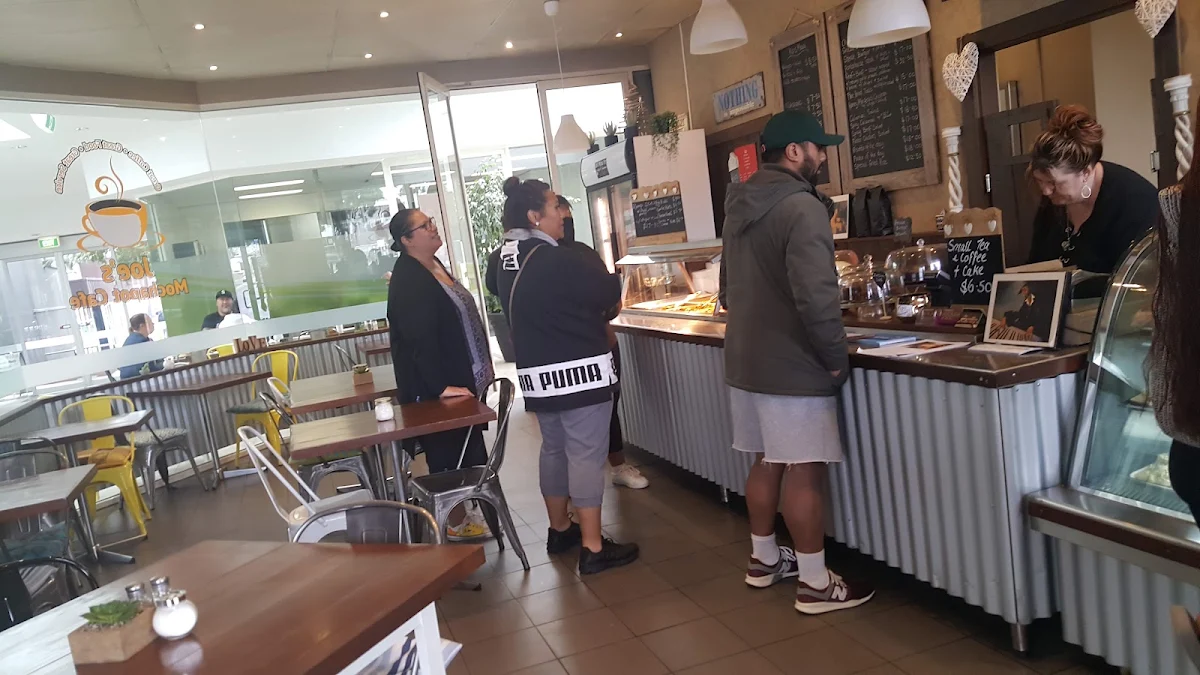 Vibe, Joe's Mochapot Cafe