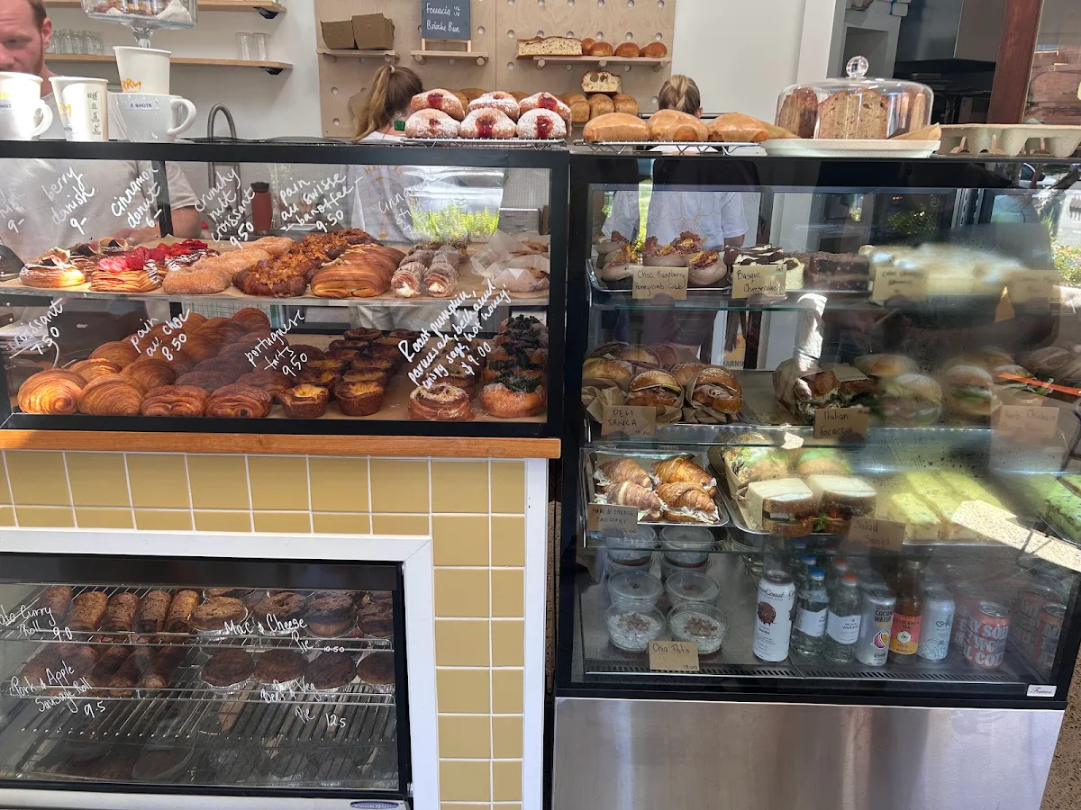 Vibe, Larry Bakery Cafe