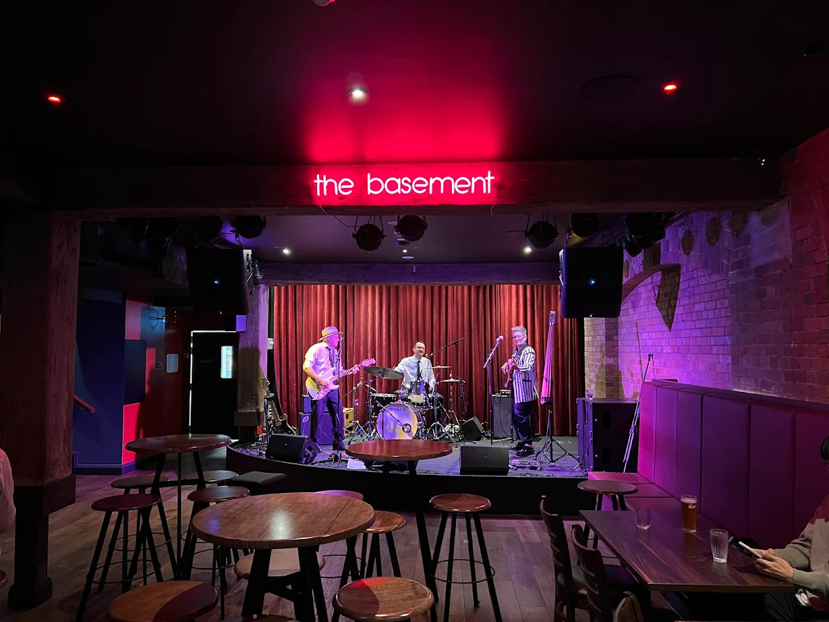 Vibe, Doo-Bop Bar
