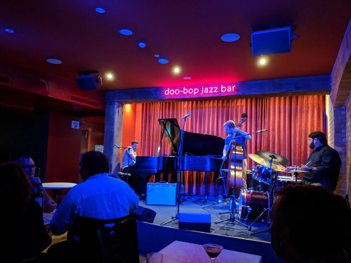 Vibe, Doo-Bop Bar