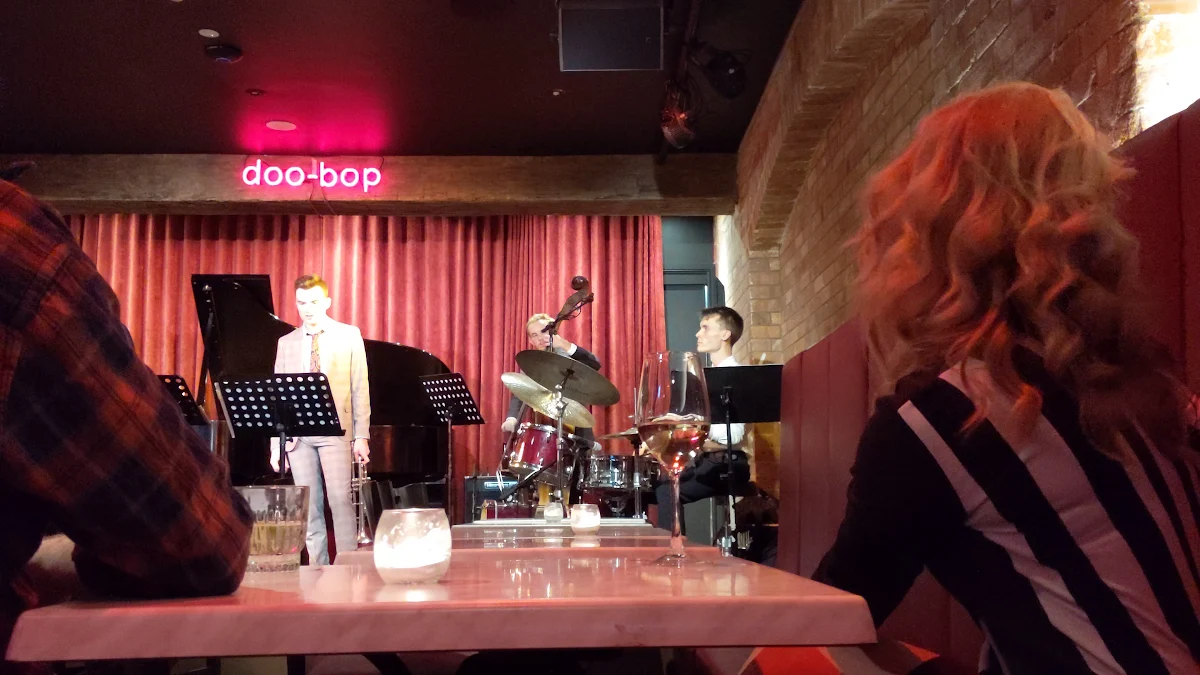 Vibe, Doo-Bop Bar