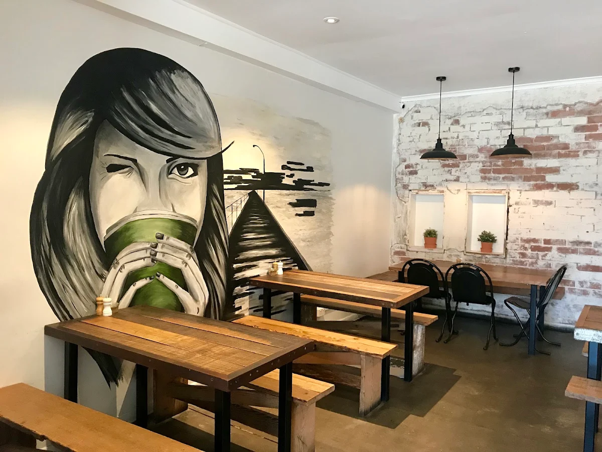 Vibe, Bezirk Cafe