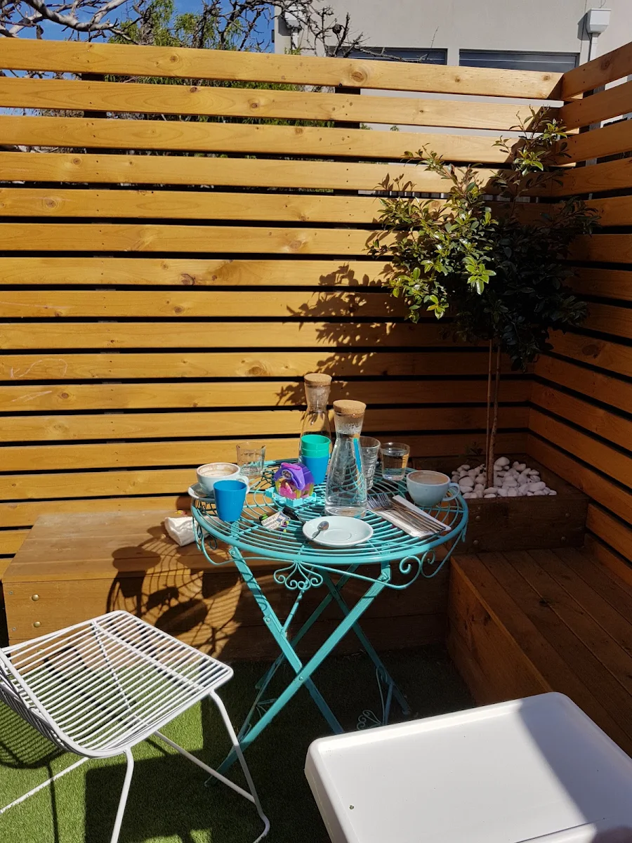 Vibe, Bezirk Cafe
