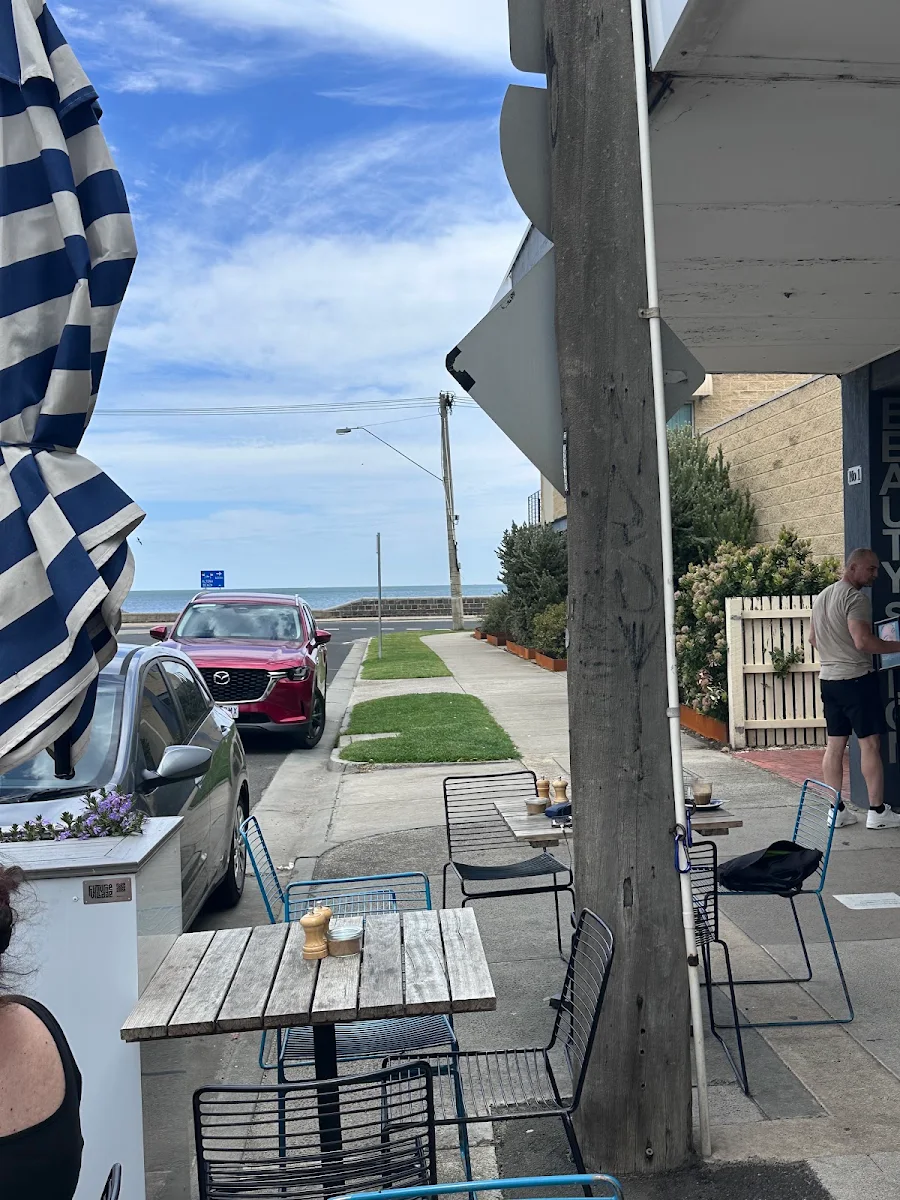 Vibe, Bezirk Cafe