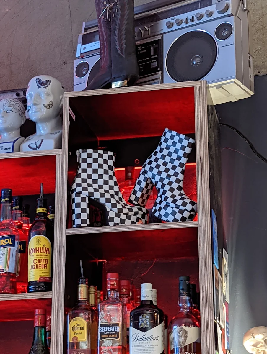 Vibe, Rebel Rebel