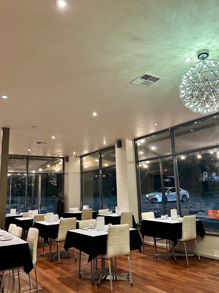 Vibe, New Oriental Pearl Restaurant