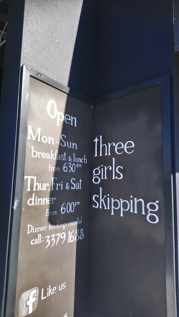 Menu, Three Girls Skipping