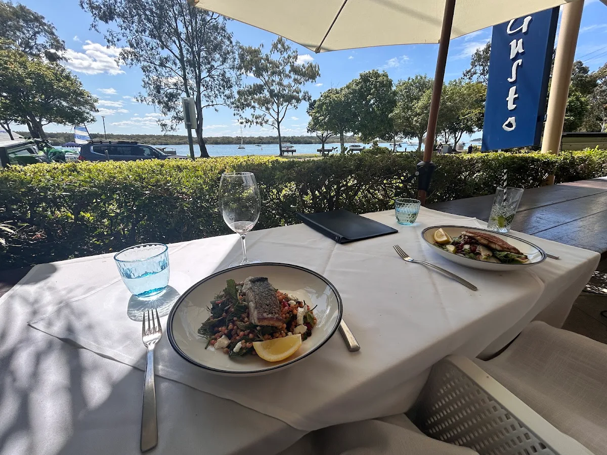 Vibe, Gusto Riverfront Restaurant