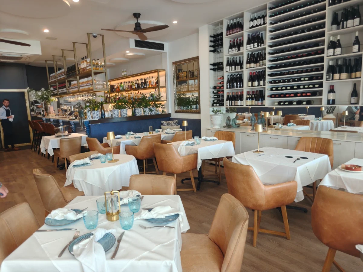 Vibe, Gusto Riverfront Restaurant