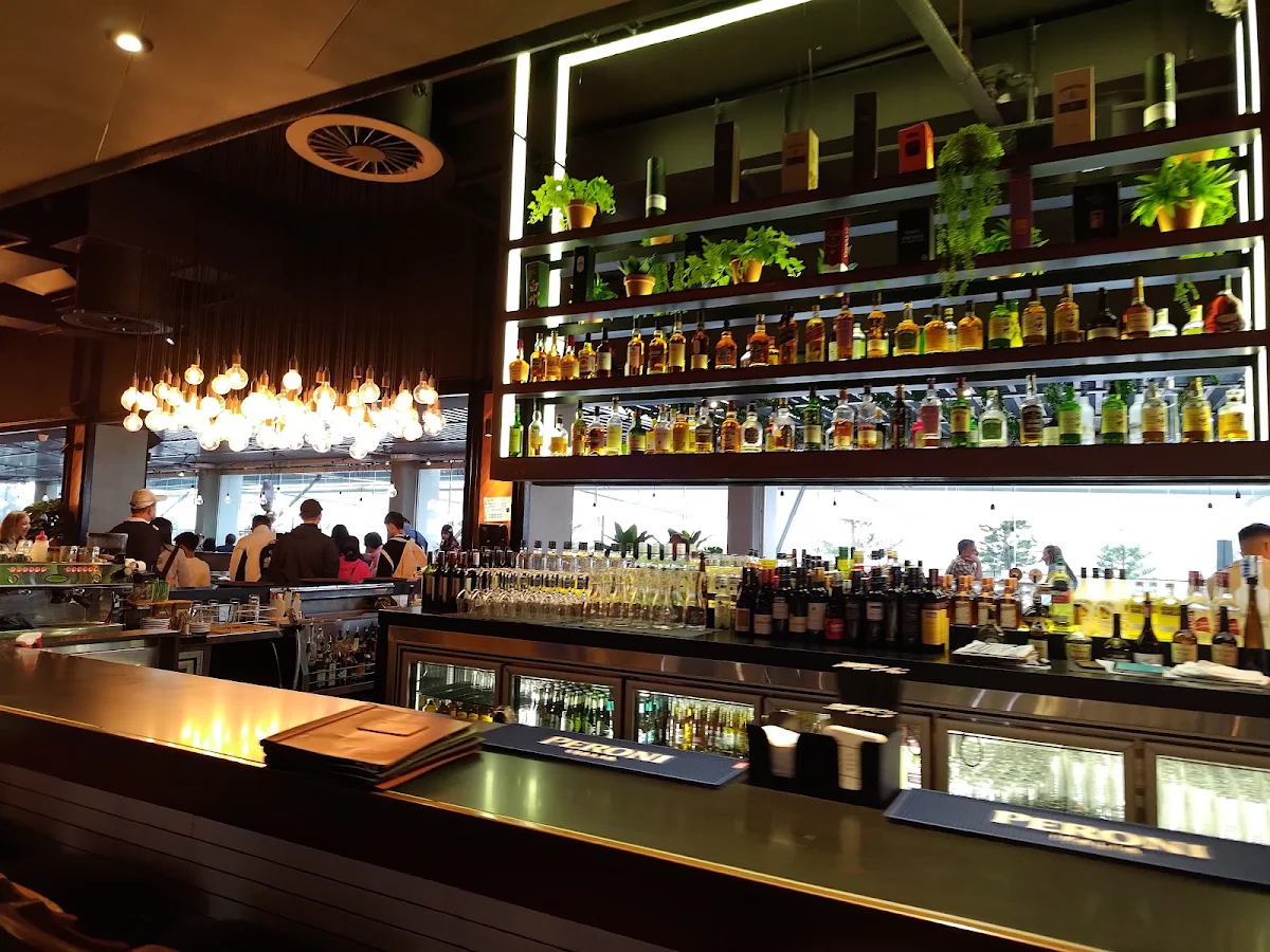 Vibe, Hurricane's Grill & Bar Surfers Paradise