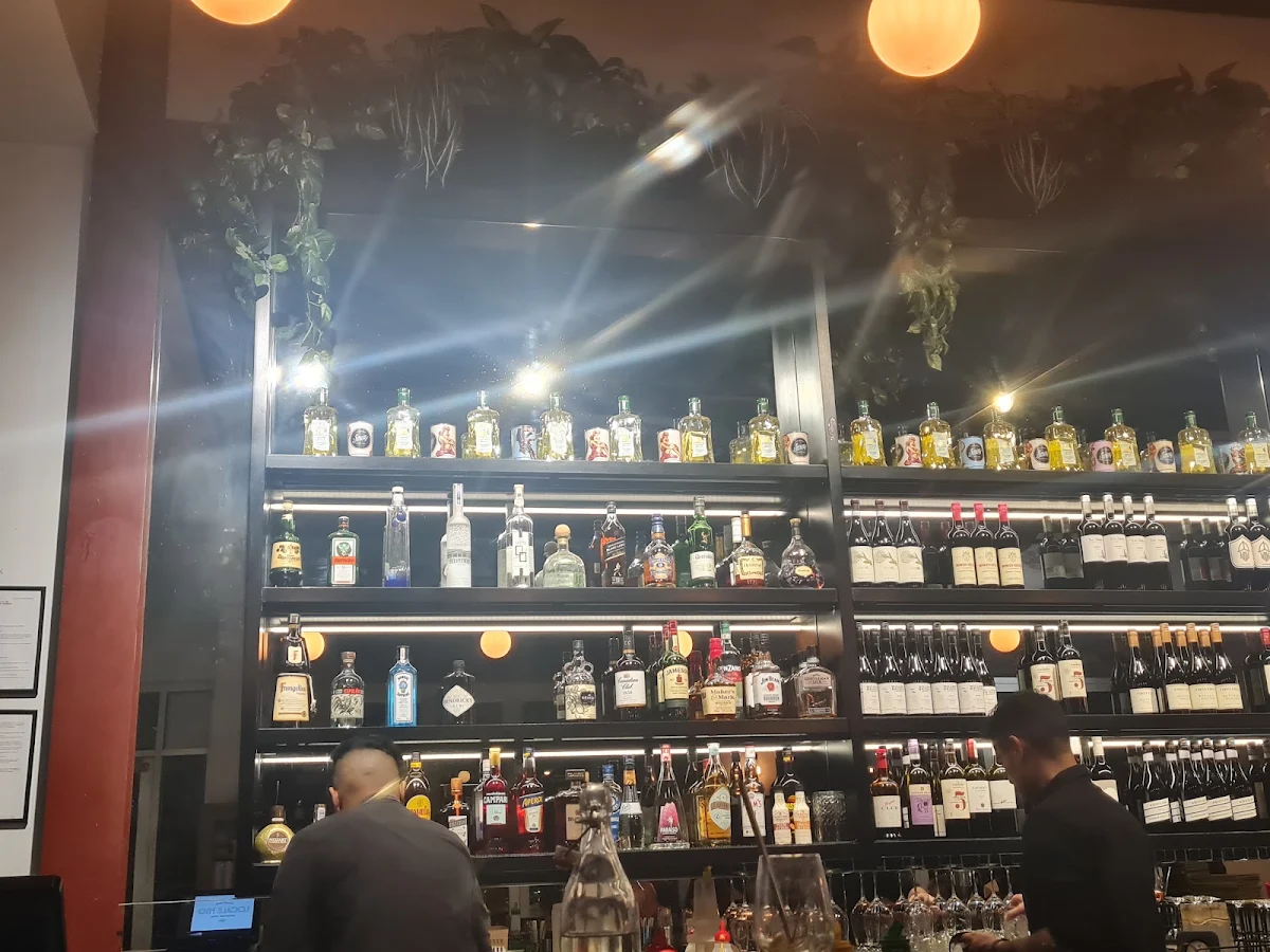 Vibe, Locale Mio