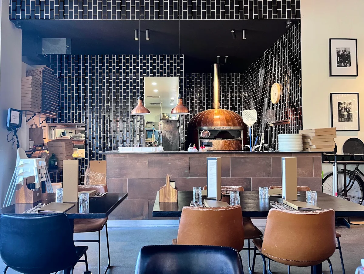 Vibe, Locale Mio