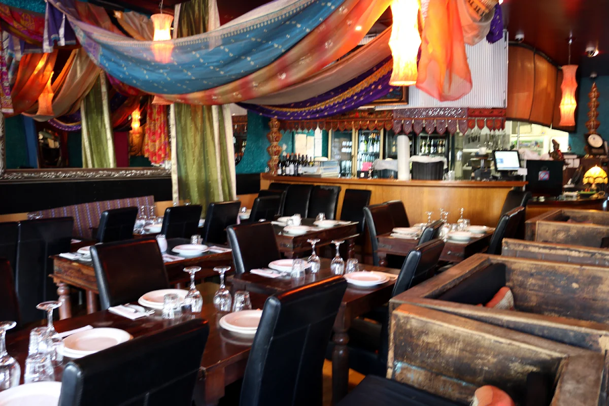 Vibe, Ceylon Inn Graceville
