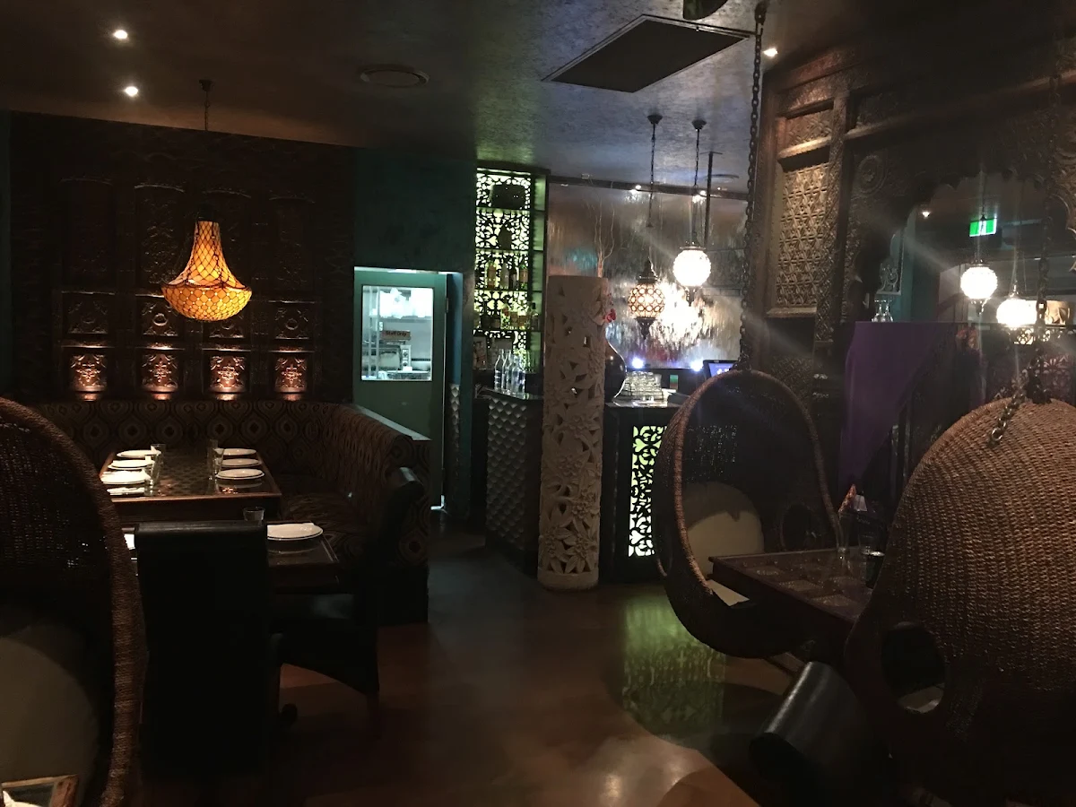 Vibe, Ceylon Inn Graceville