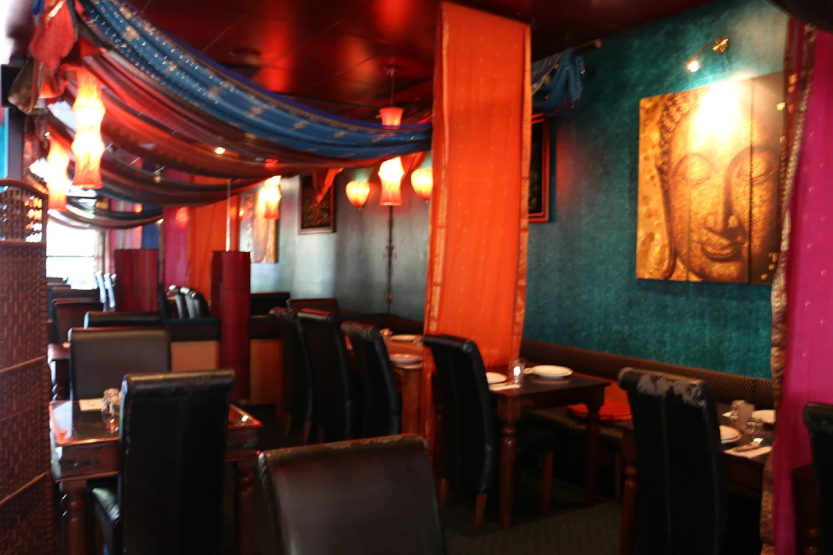 Vibe, Ceylon Inn Graceville