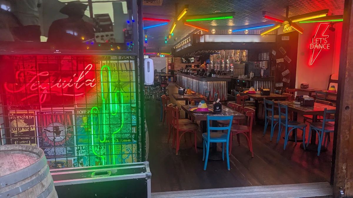 Vibe, El Camino Cantina