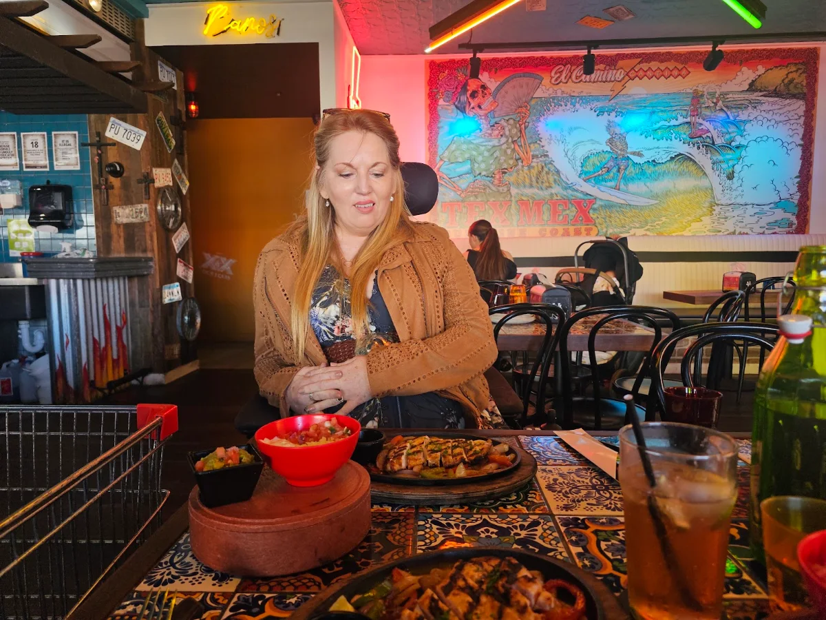 Vibe, El Camino Cantina