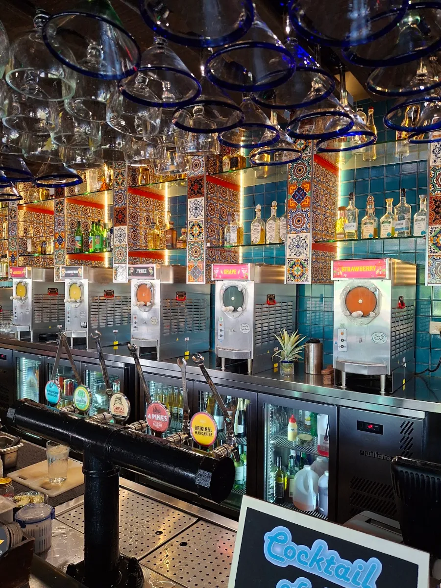 Vibe, El Camino Cantina