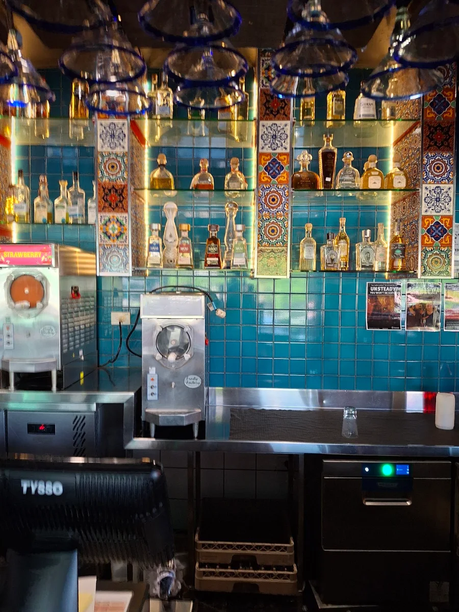 Vibe, El Camino Cantina