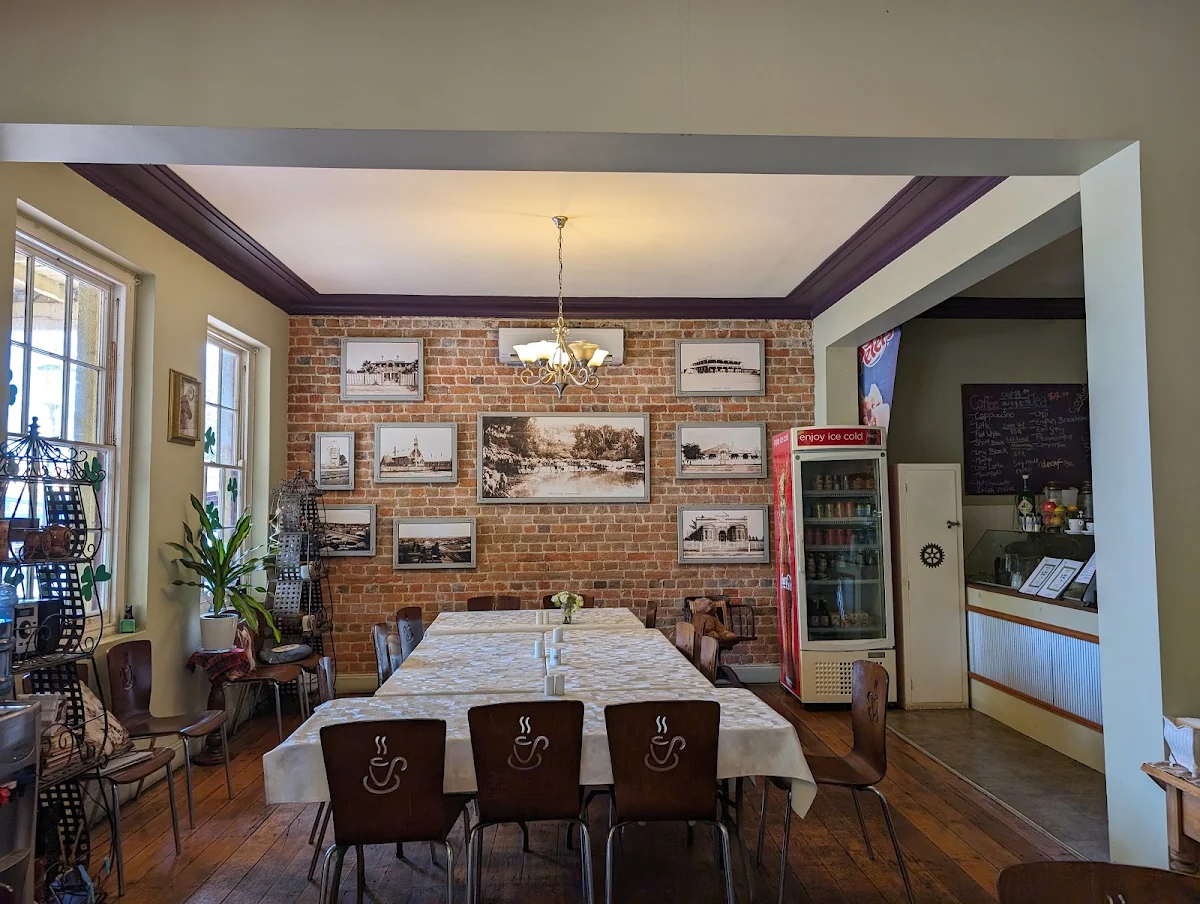 Vibe, Boorowa Hotel and Restaurant