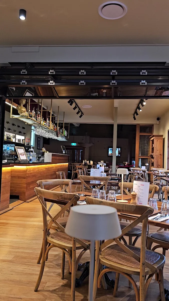 Vibe, Emilio’s Ristorante The Junction
