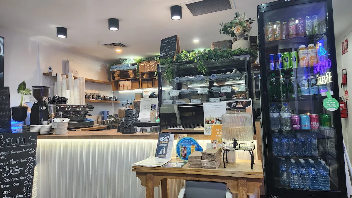 Vibe, Jungle Berry Cafe
