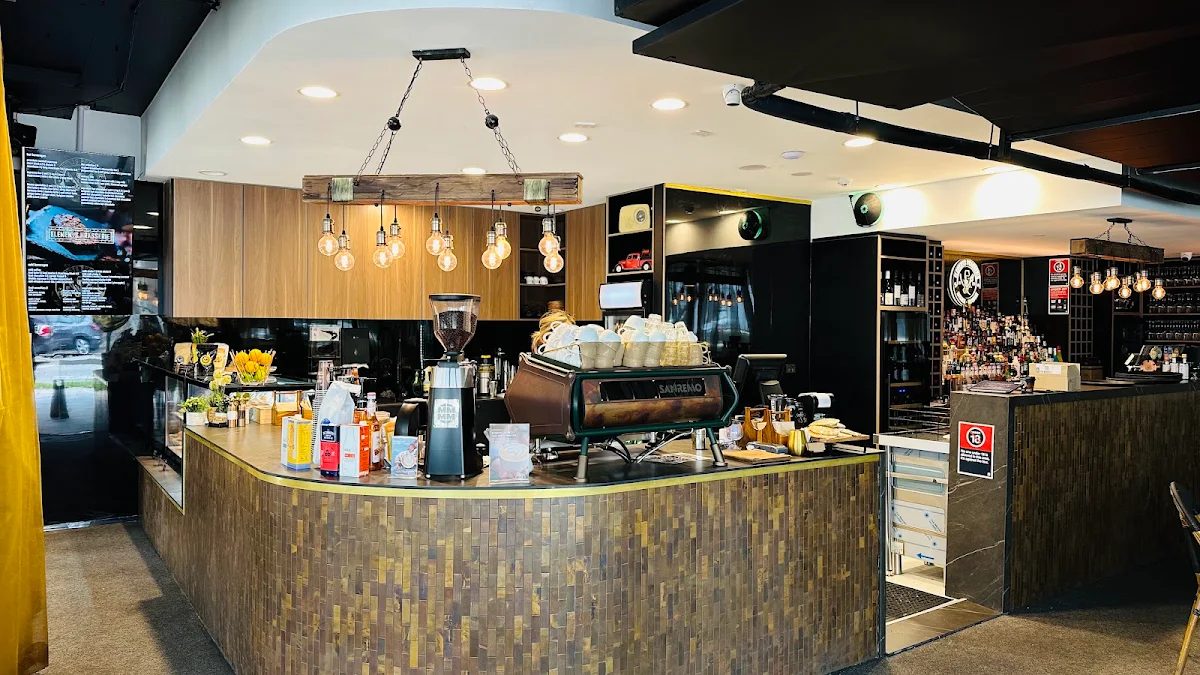 Vibe, Elements Brasserie Belmore
