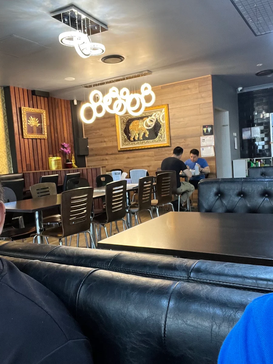 Vibe, Lucky Thai & Lao Restaurant