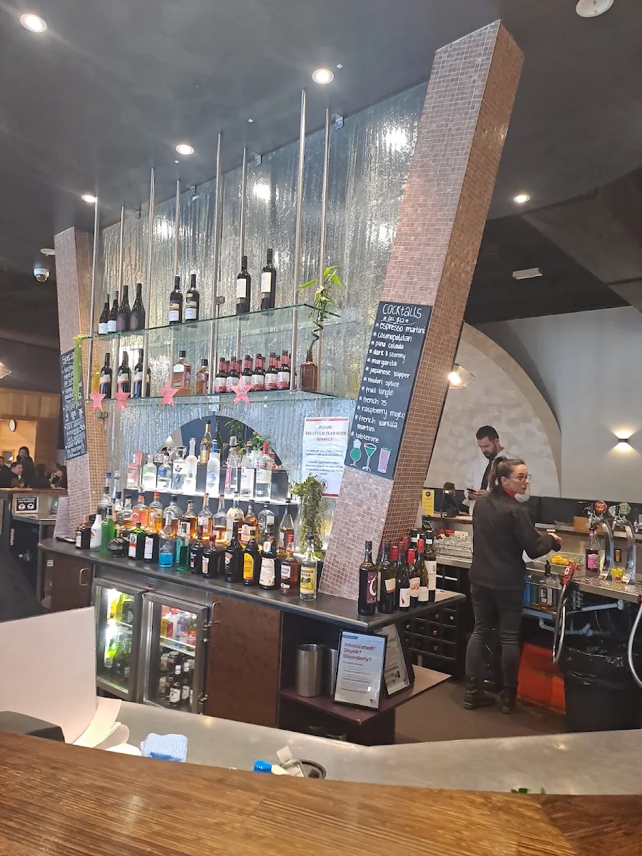 Vibe, Sandown Park Hotel