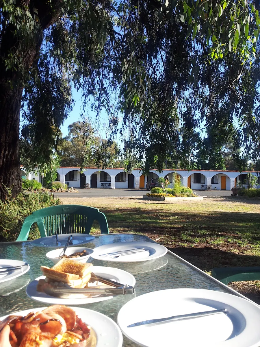 Food & drink, Azalea Motel