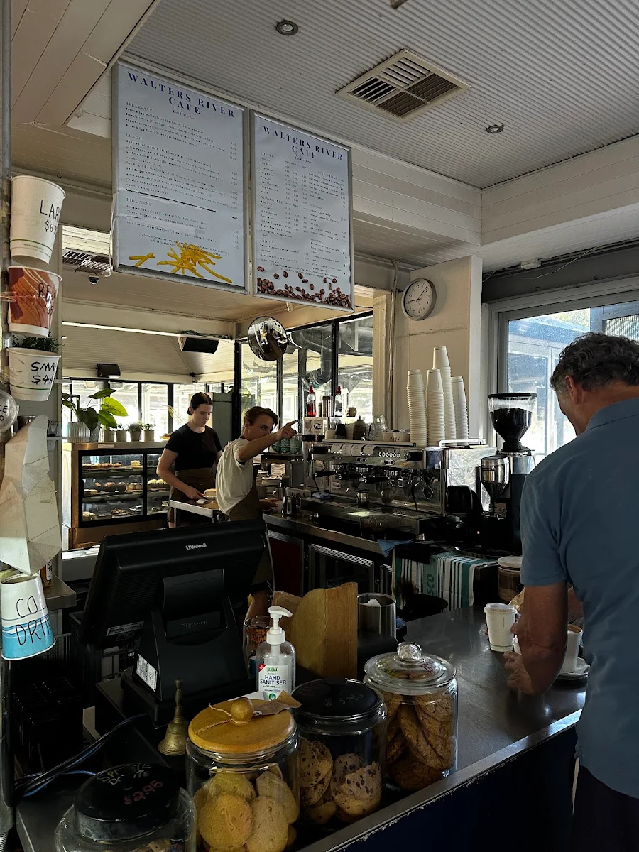 Vibe, Walters River Café