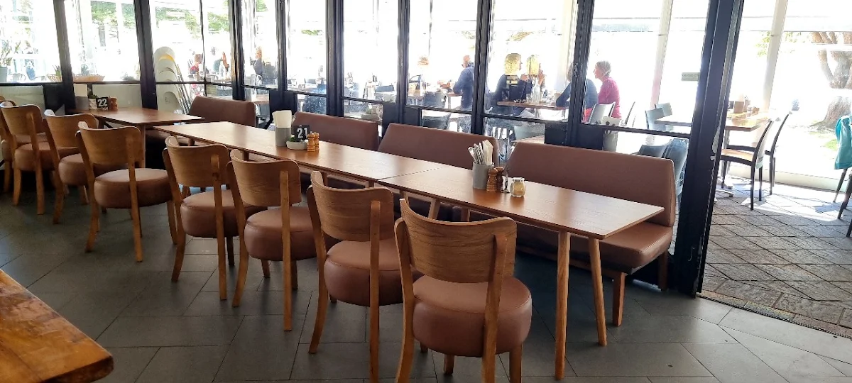 Vibe, Walters River Café