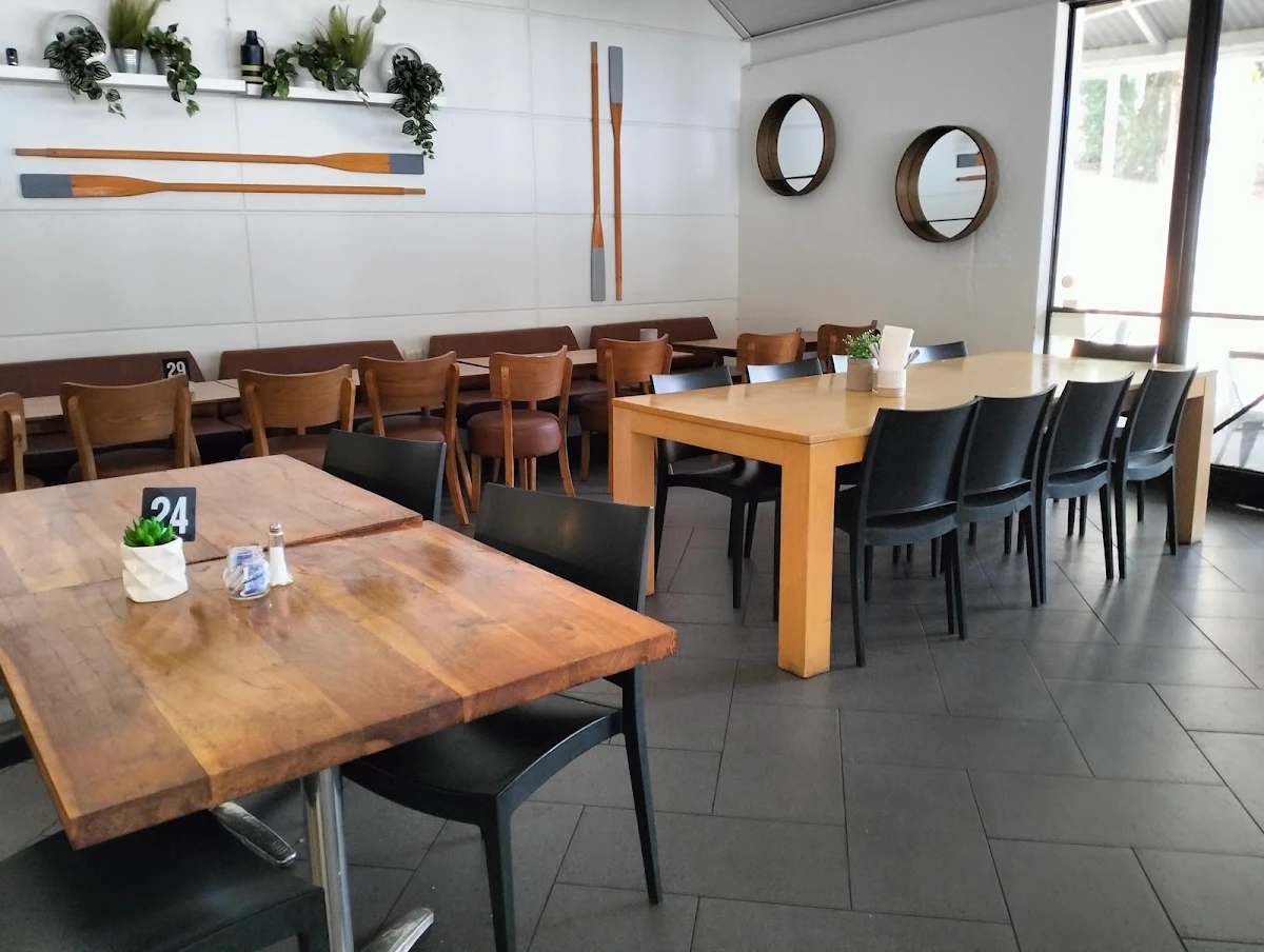 Vibe, Walters River Café