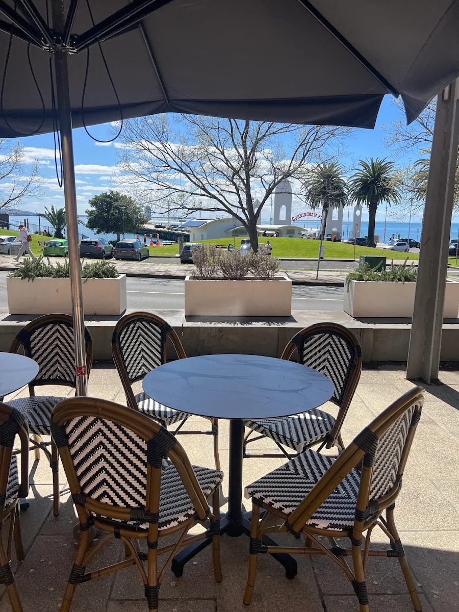 Vibe, Waterfront Pantry