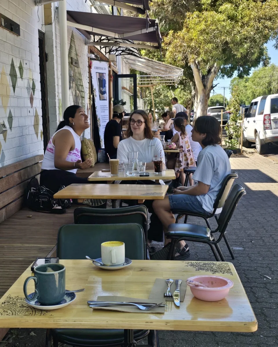 Vibe, Half Cup Cafe